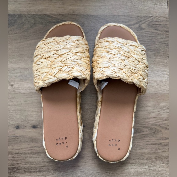 a new day Raffia Platform Sandals (Size 8.5) - Picture 2 of 5